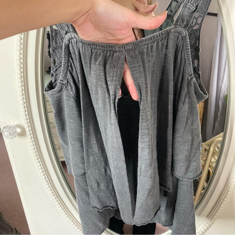 Gray top - Picture 5 of 5